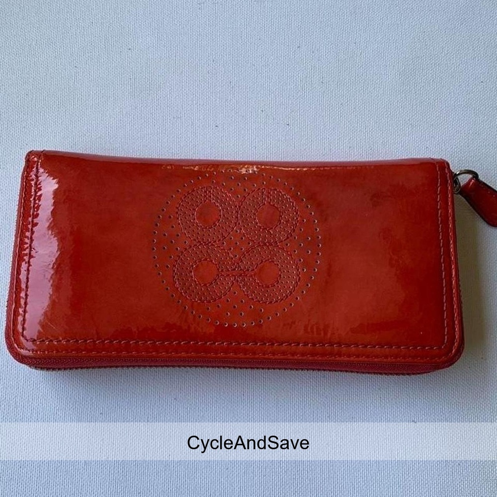 Coach Orange Leather Zip-Around Wallet with Embossed Logo - Stylish & Functional